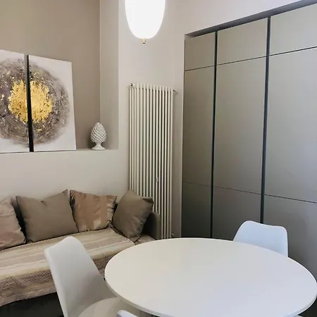 Urban Apartment *